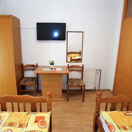 Privatni Smjestaj Most Otocac Exterior photo