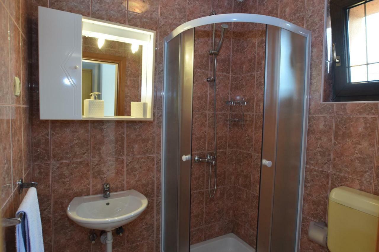 Privatni Smjestaj Most Otocac Exterior photo