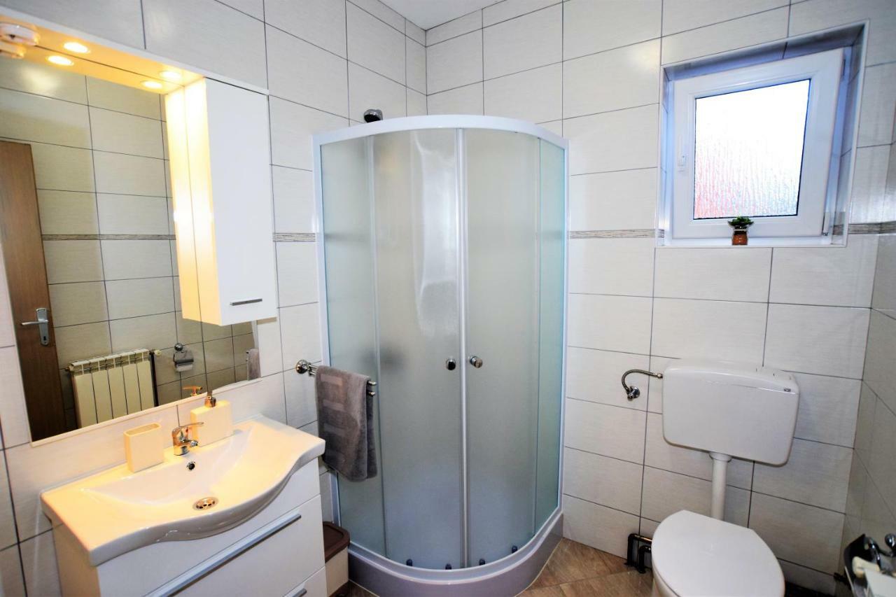 Privatni Smjestaj Most Otocac Exterior photo